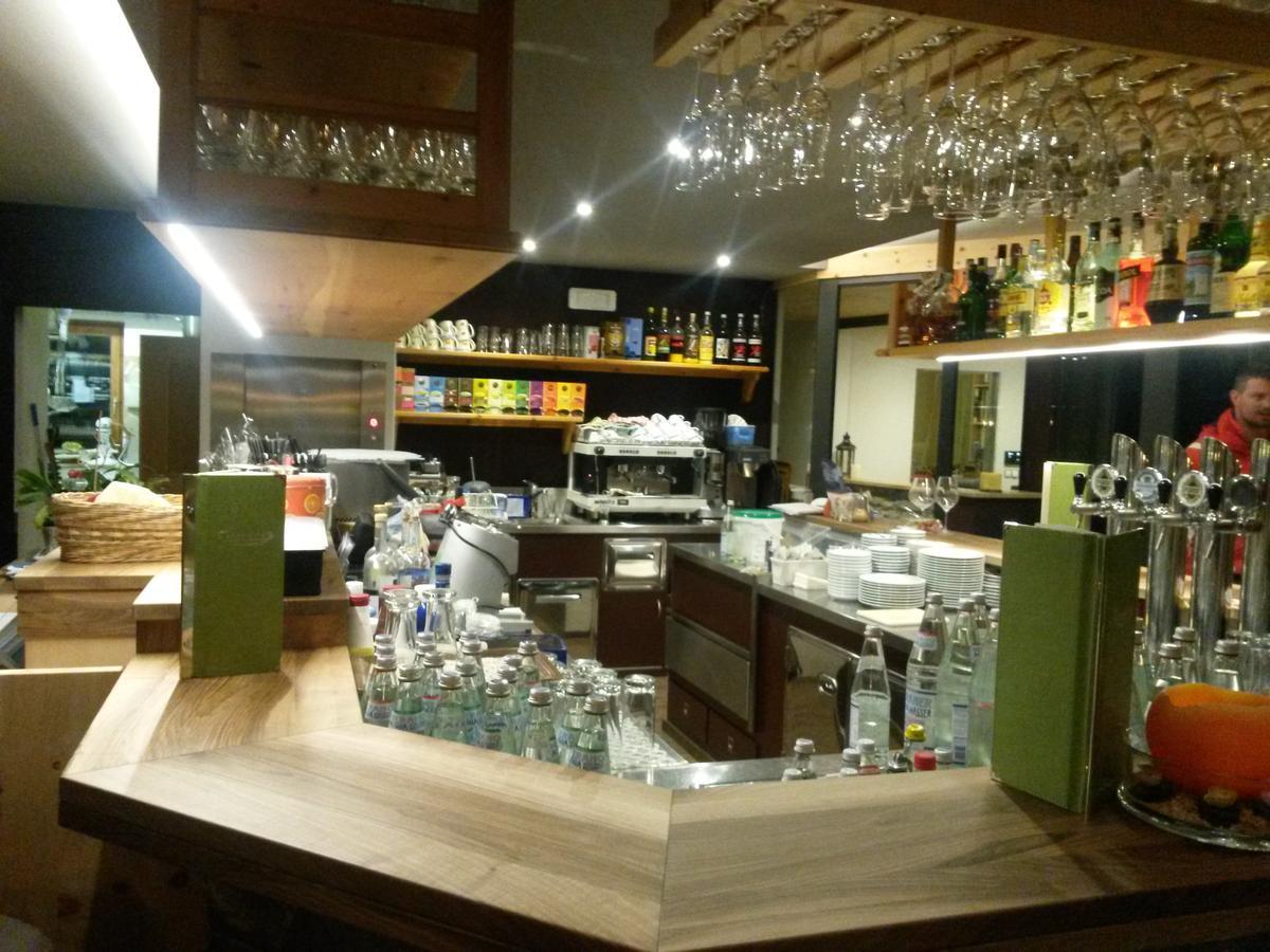 Hotel Restaurant Rosmarie Pfelders Eksteriør bilde