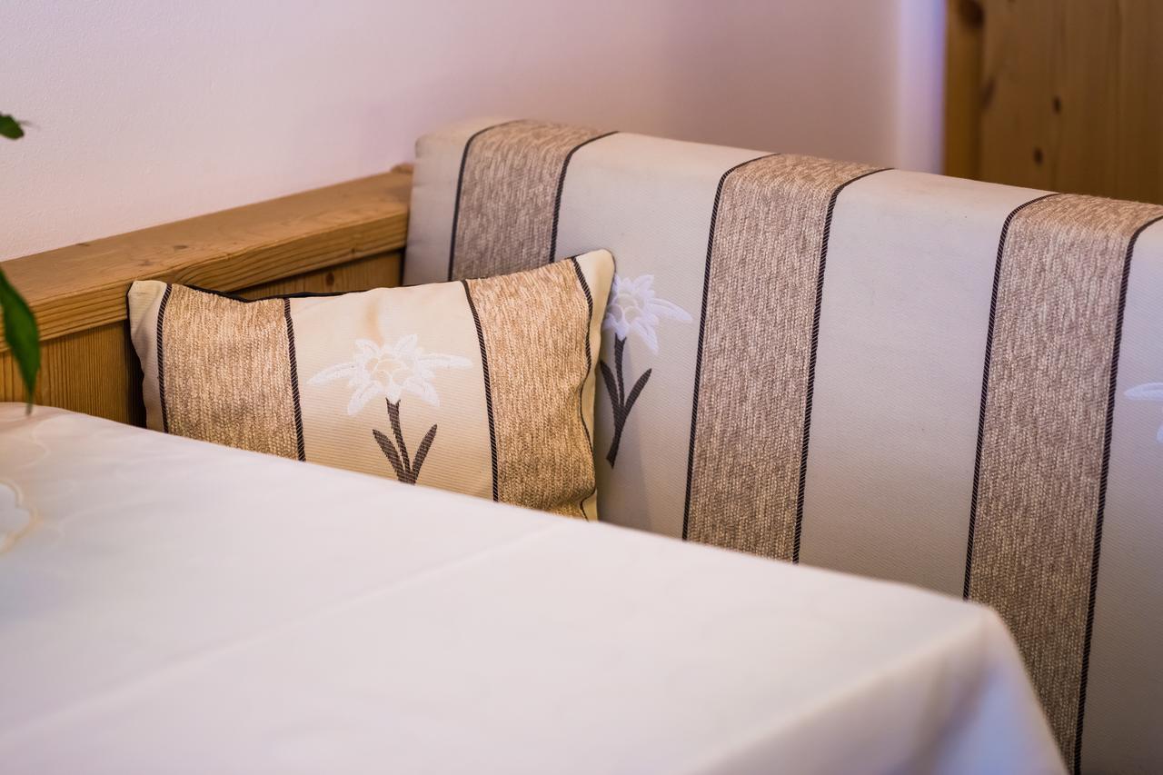 Hotel Restaurant Rosmarie Pfelders Eksteriør bilde
