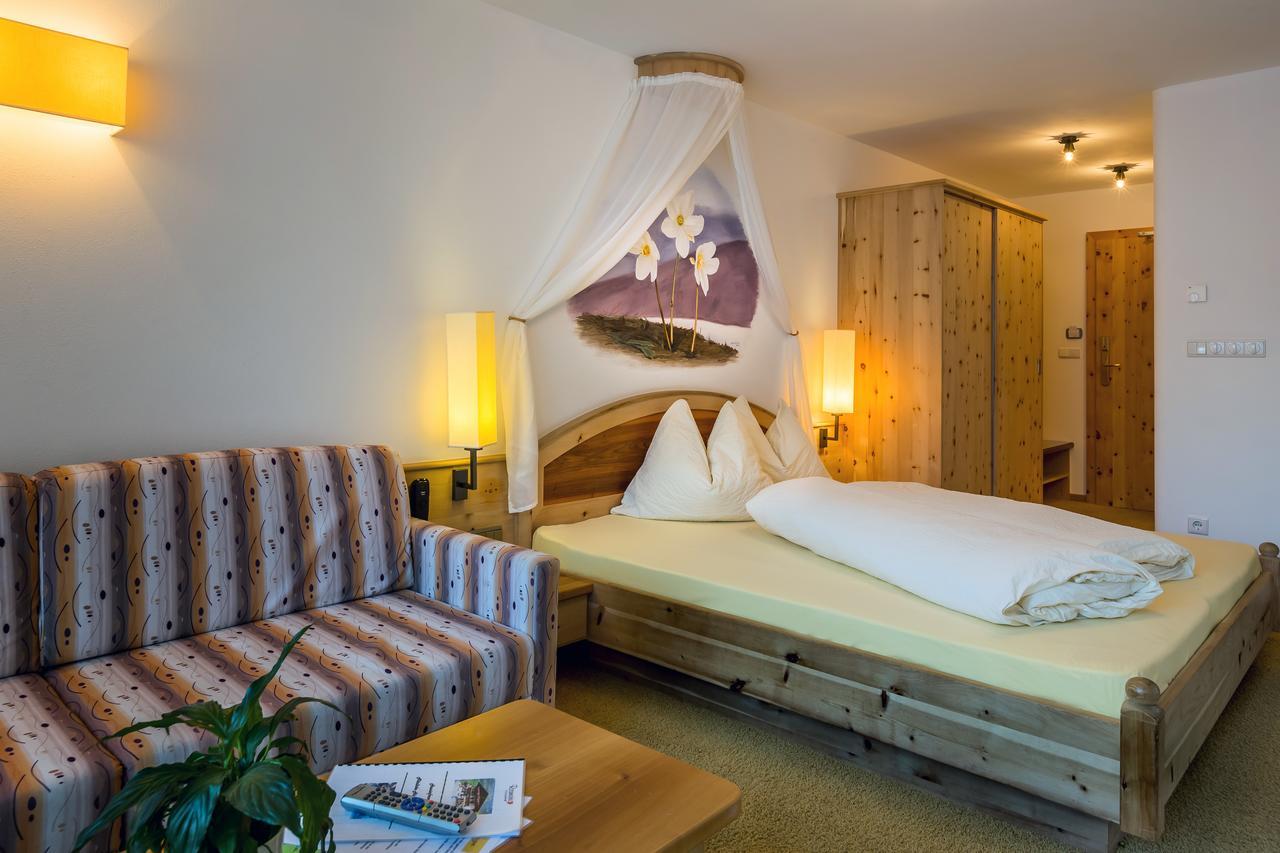 Hotel Restaurant Rosmarie Pfelders Eksteriør bilde